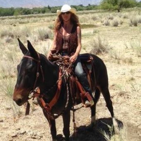 Meet your Posher, Shera - Picture 1 of 1